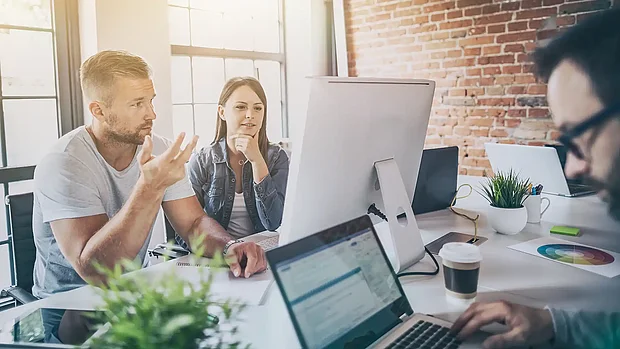 Laptop mit Online-Marketing-Analyse, nachhaltige SEO-Strategie von PRO2 New Media, Agenturbüro Oberösterreich.